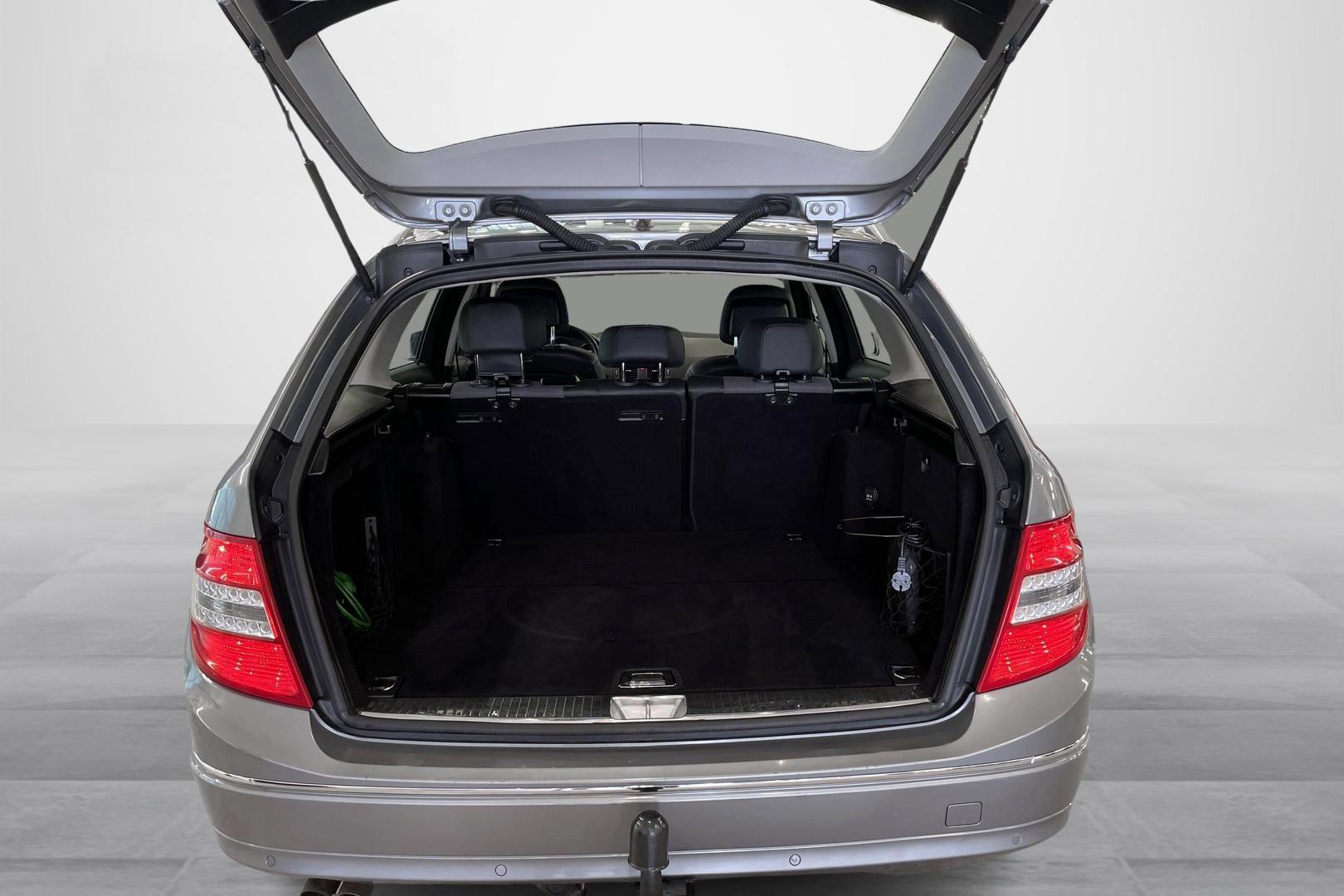 MERCEDES-BENZ C 2011