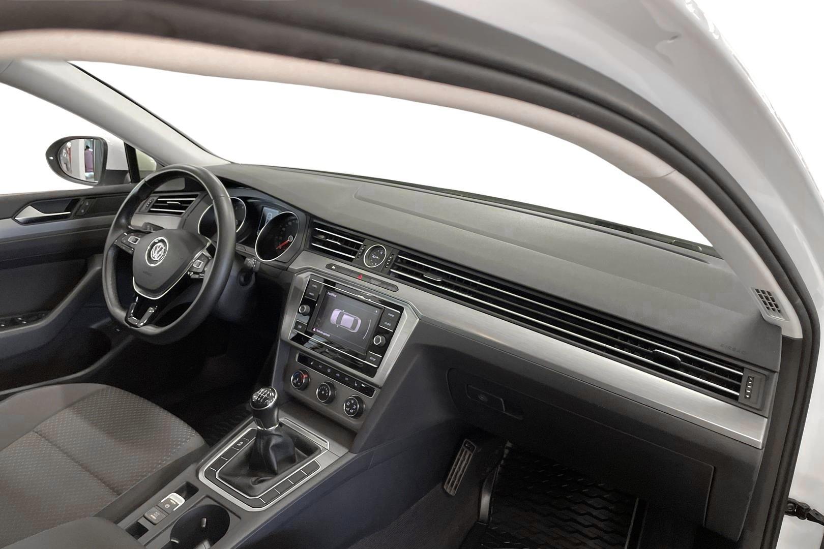 VOLKSWAGEN PASSAT 2018