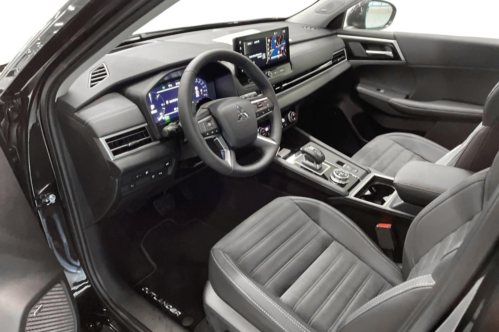 MITSUBISHI OUTLANDER 2025