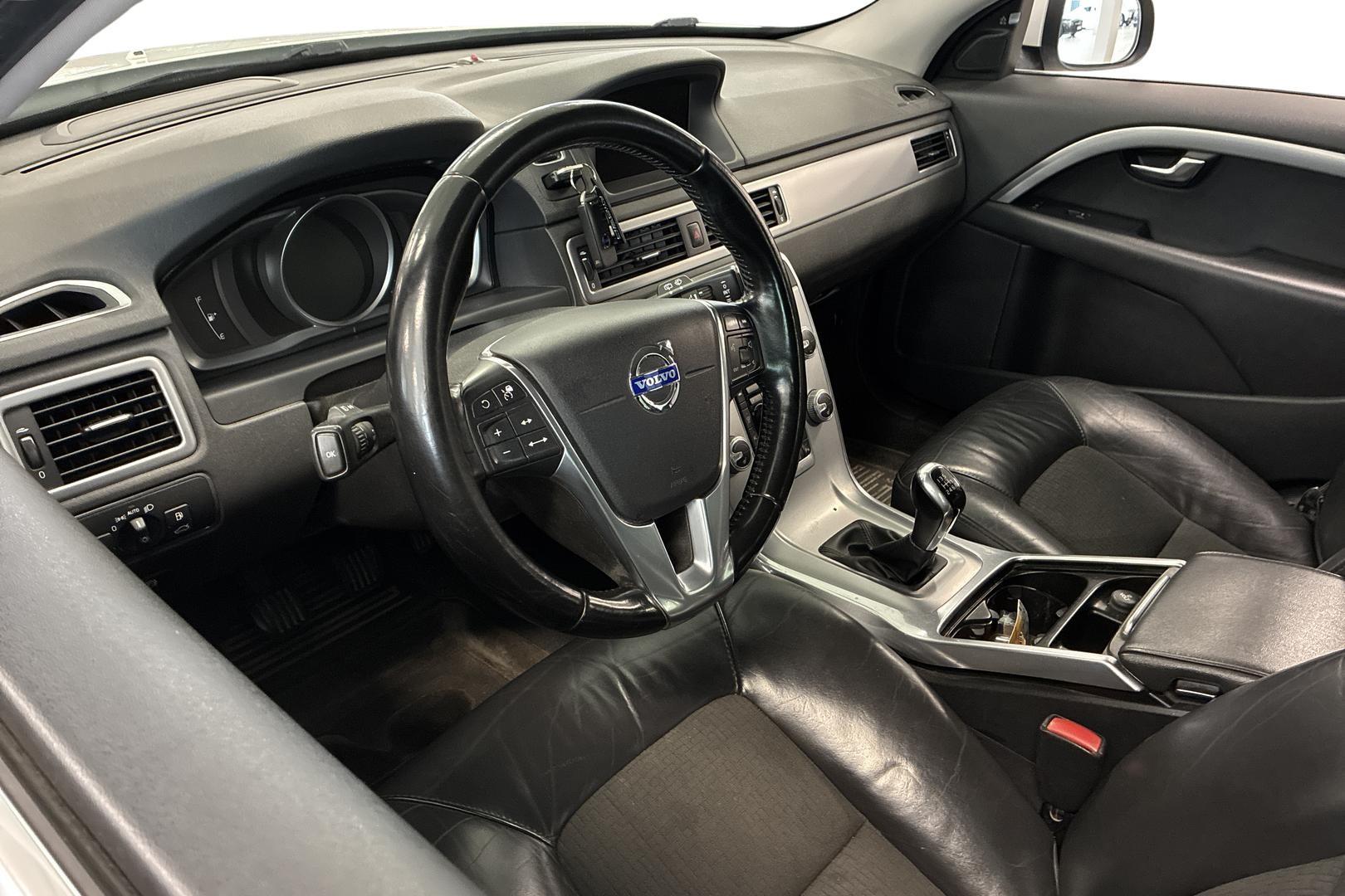 VOLVO V70 2014