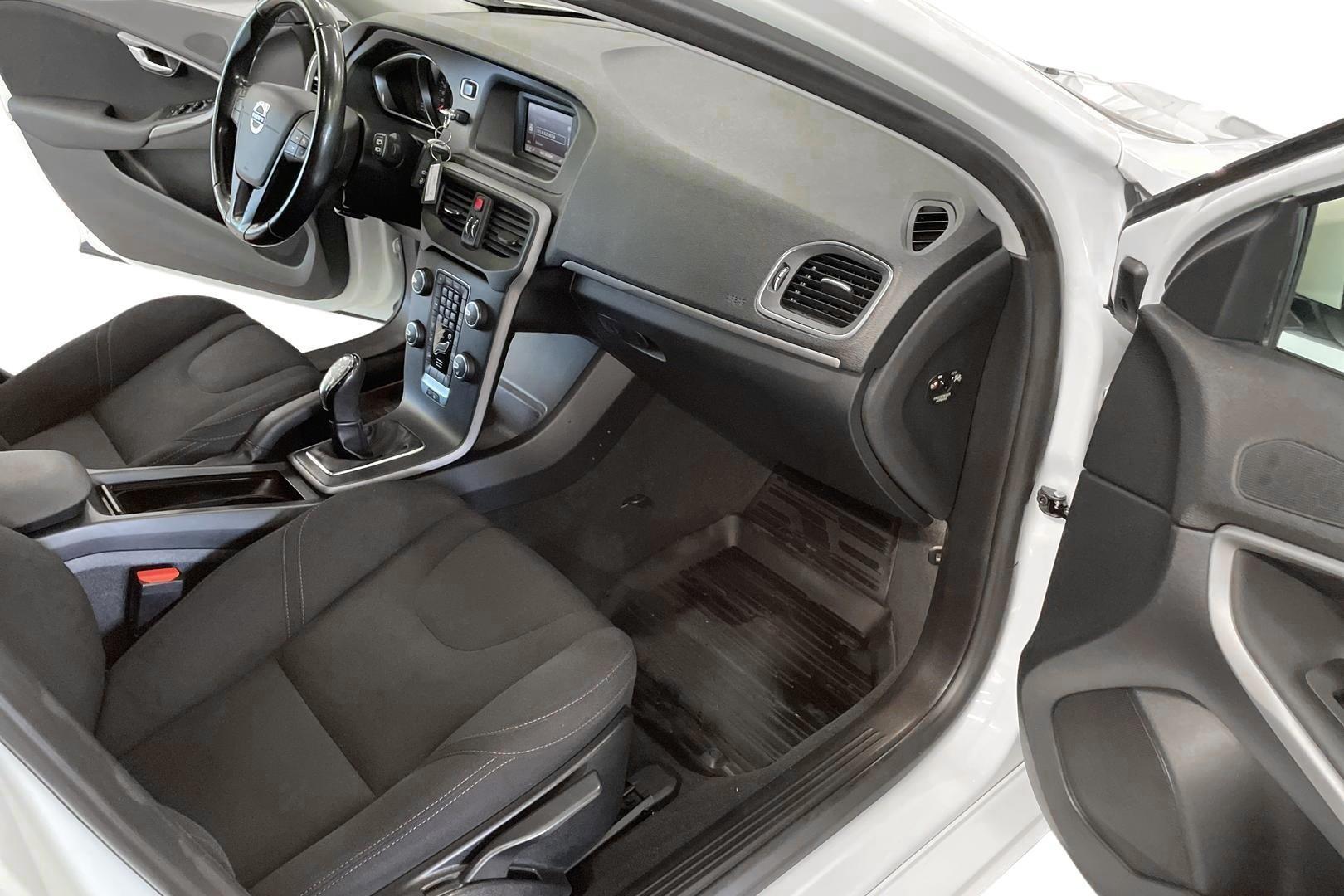Volvo V40 2015