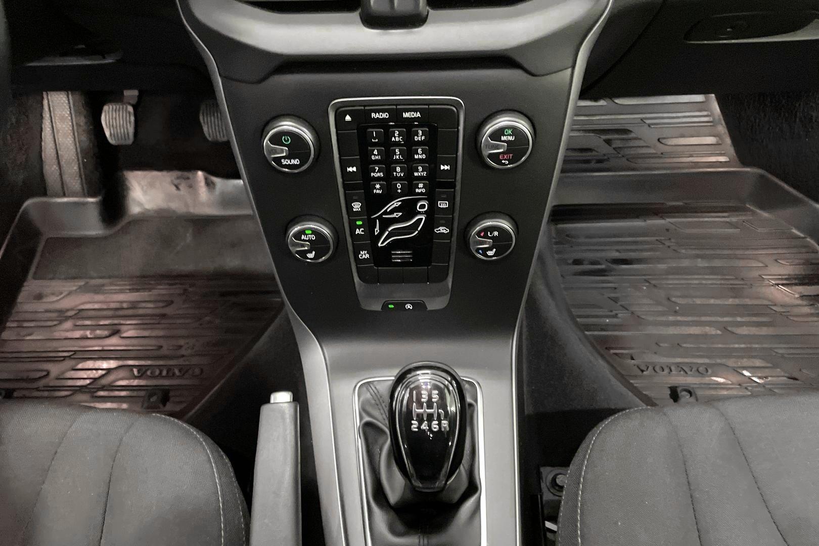 Volvo V40 2015