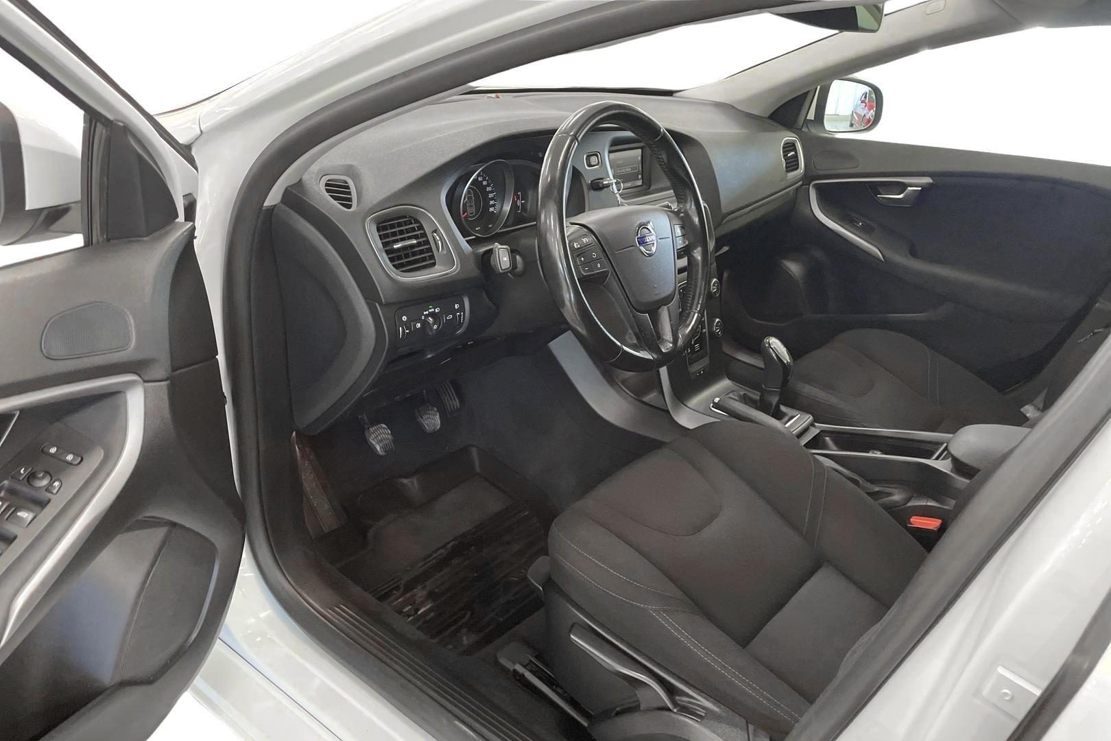 Volvo V40 2015