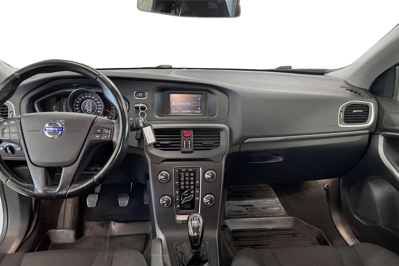 Volvo V40 2015