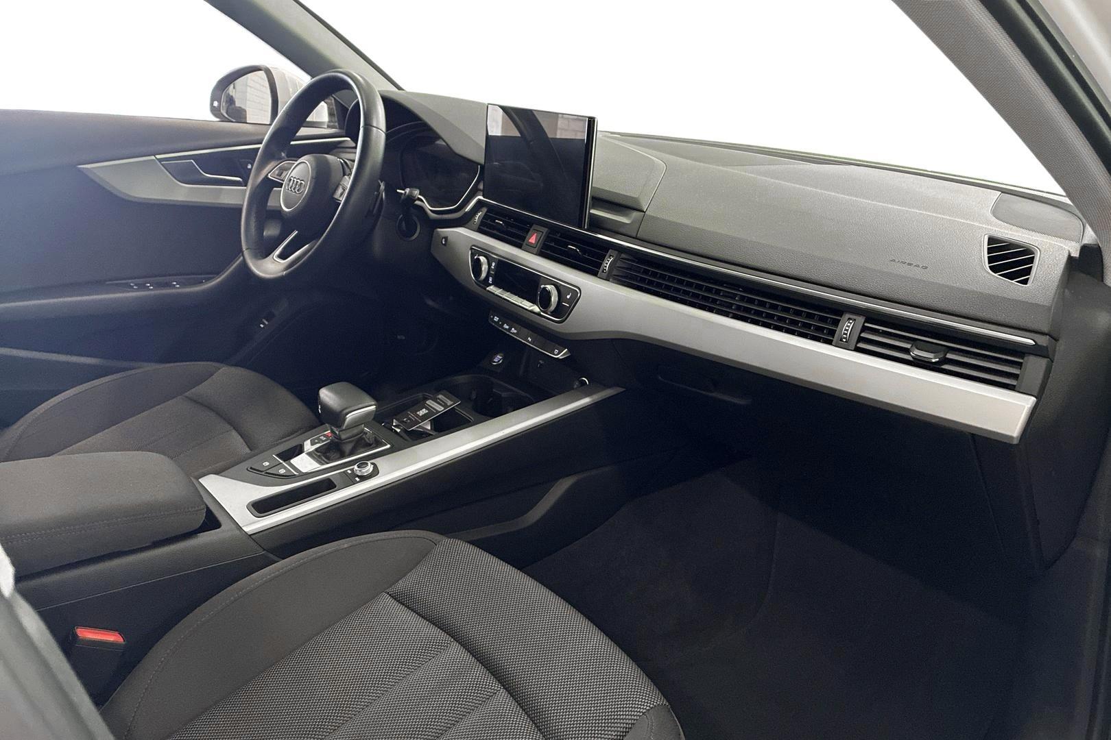 AUDI A4 2022