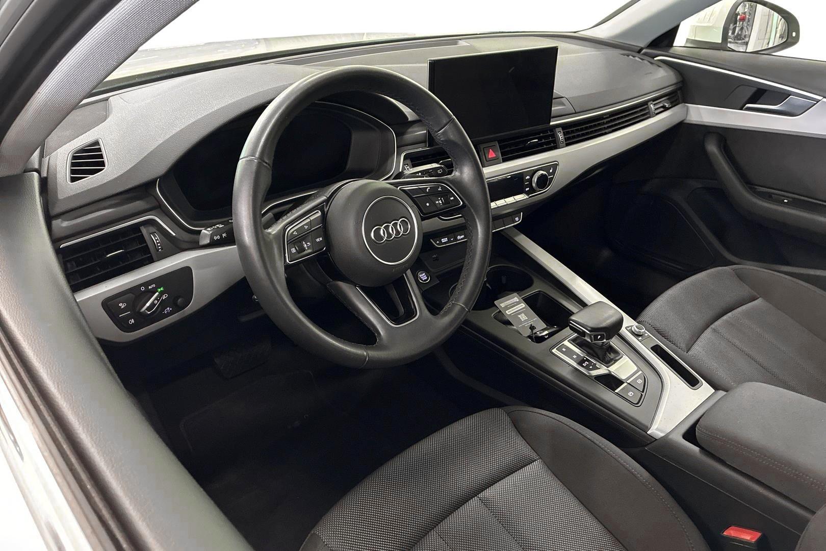 AUDI A4 2022