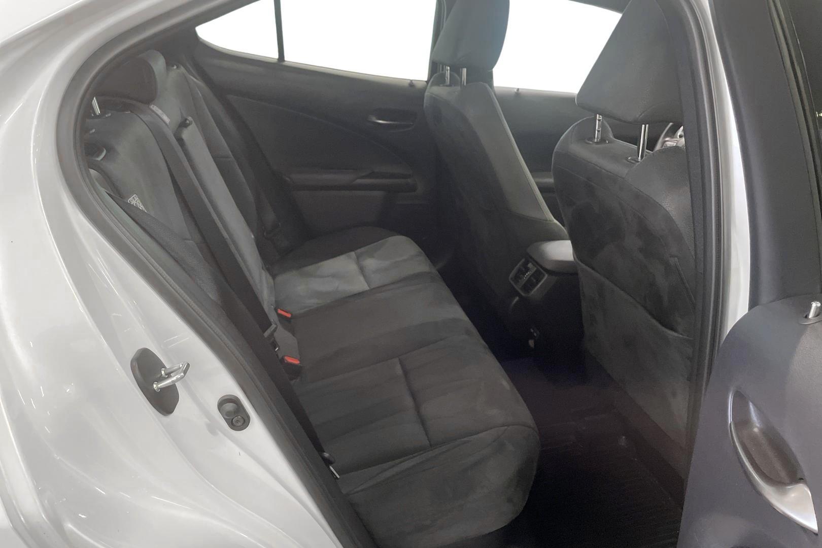 Lexus UX 11
