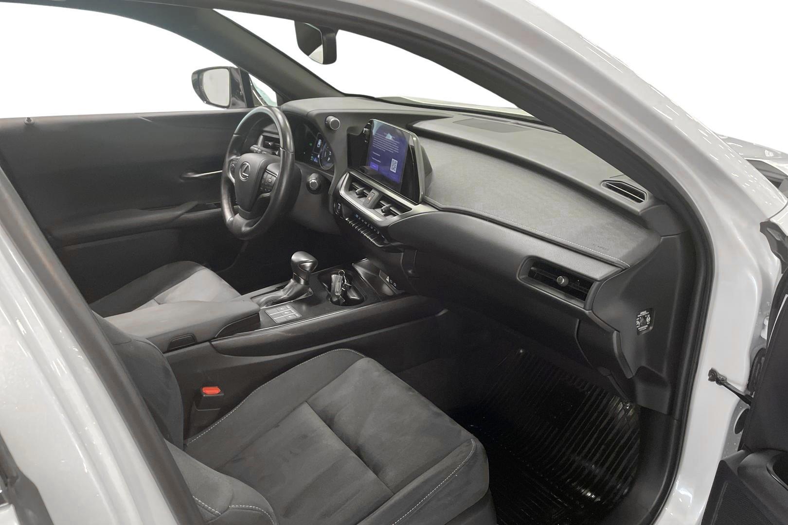 Lexus UX 12