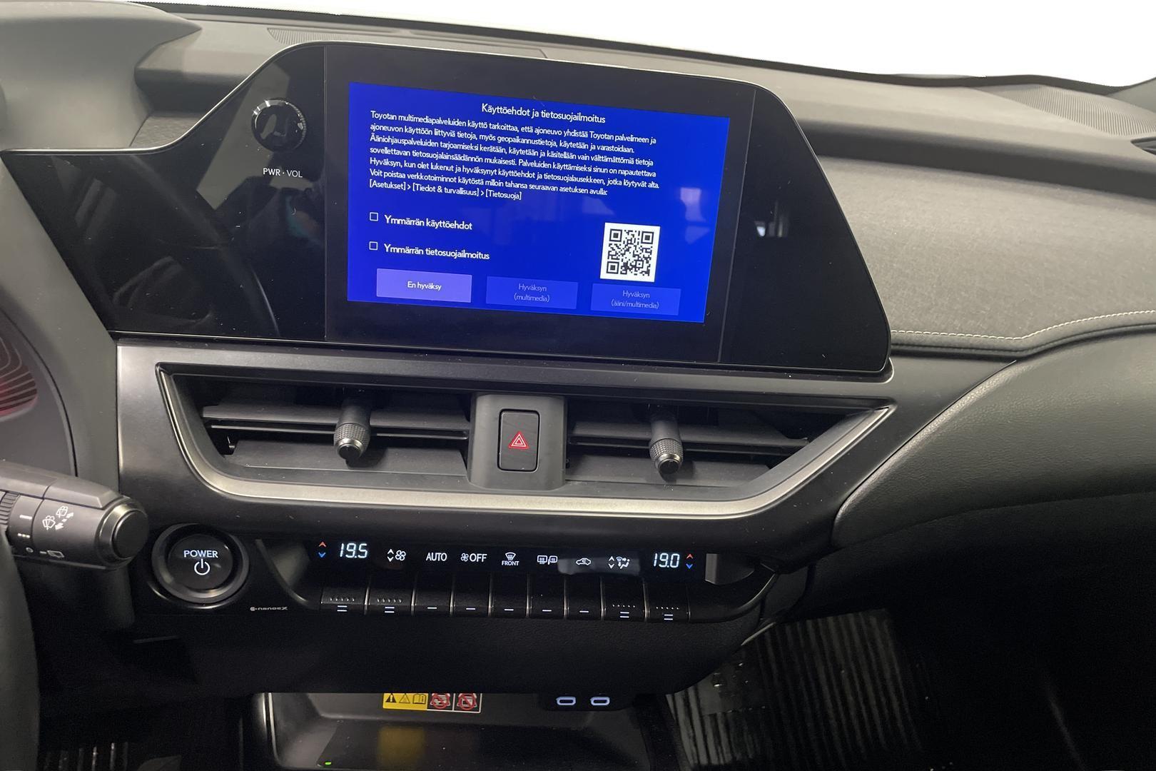 Lexus UX 14