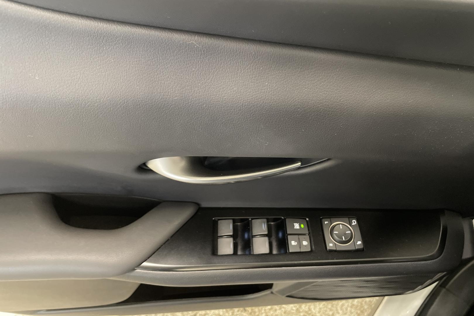 Lexus UX 17