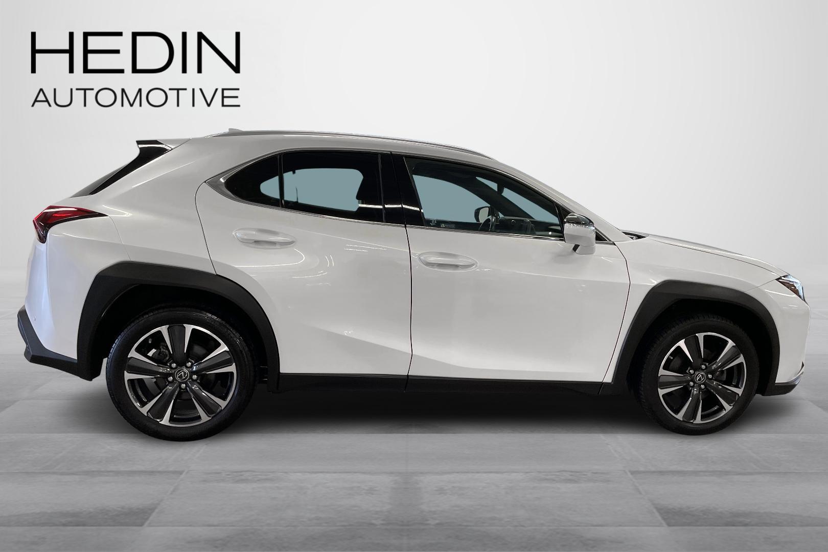 Lexus UX 6