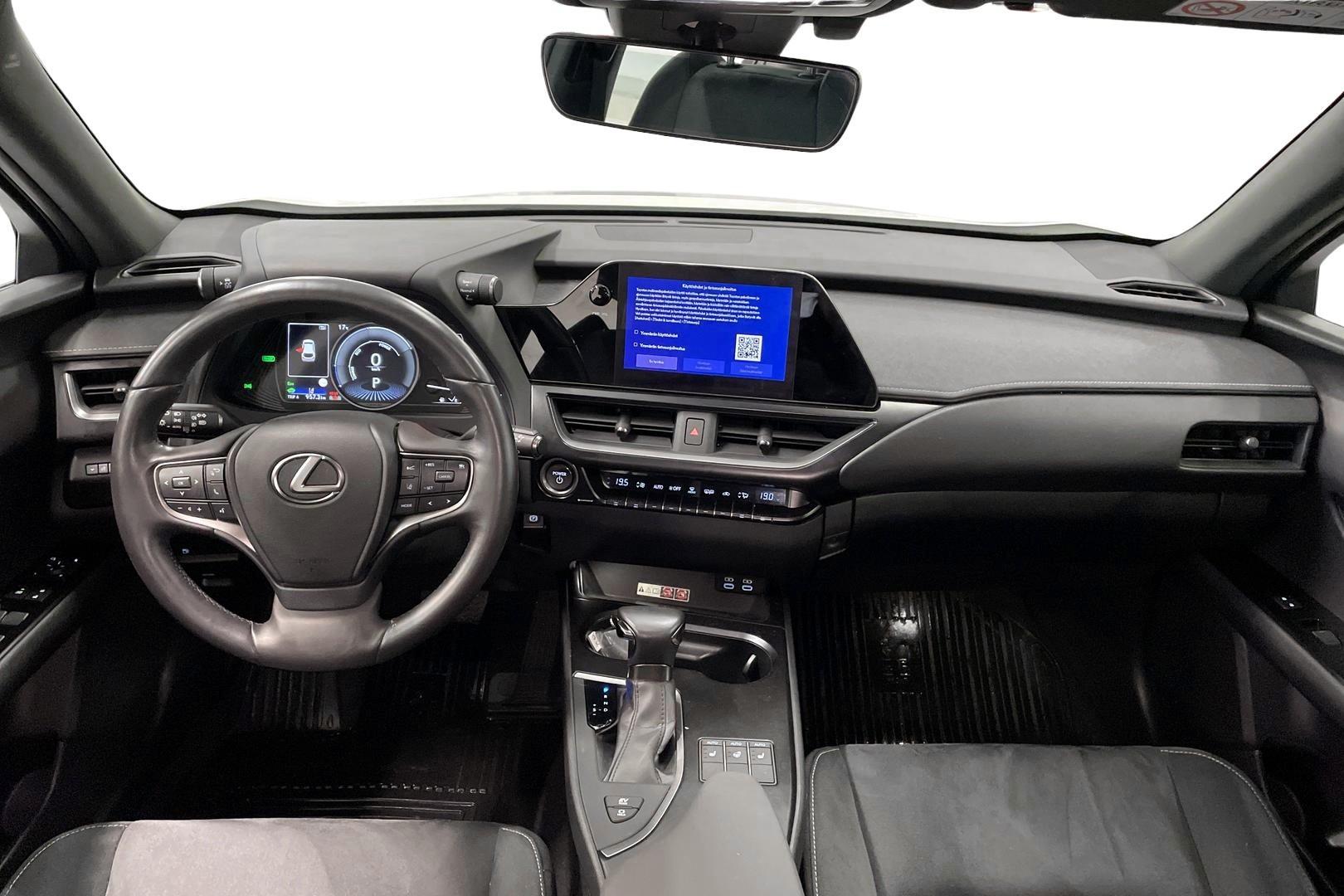 Lexus UX 8