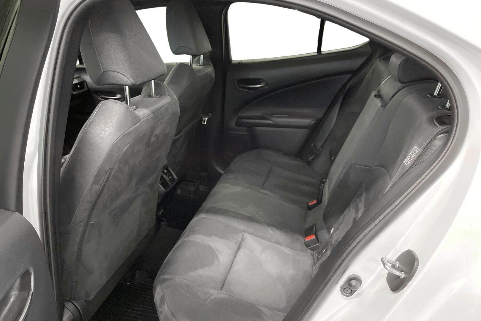 Lexus UX 9