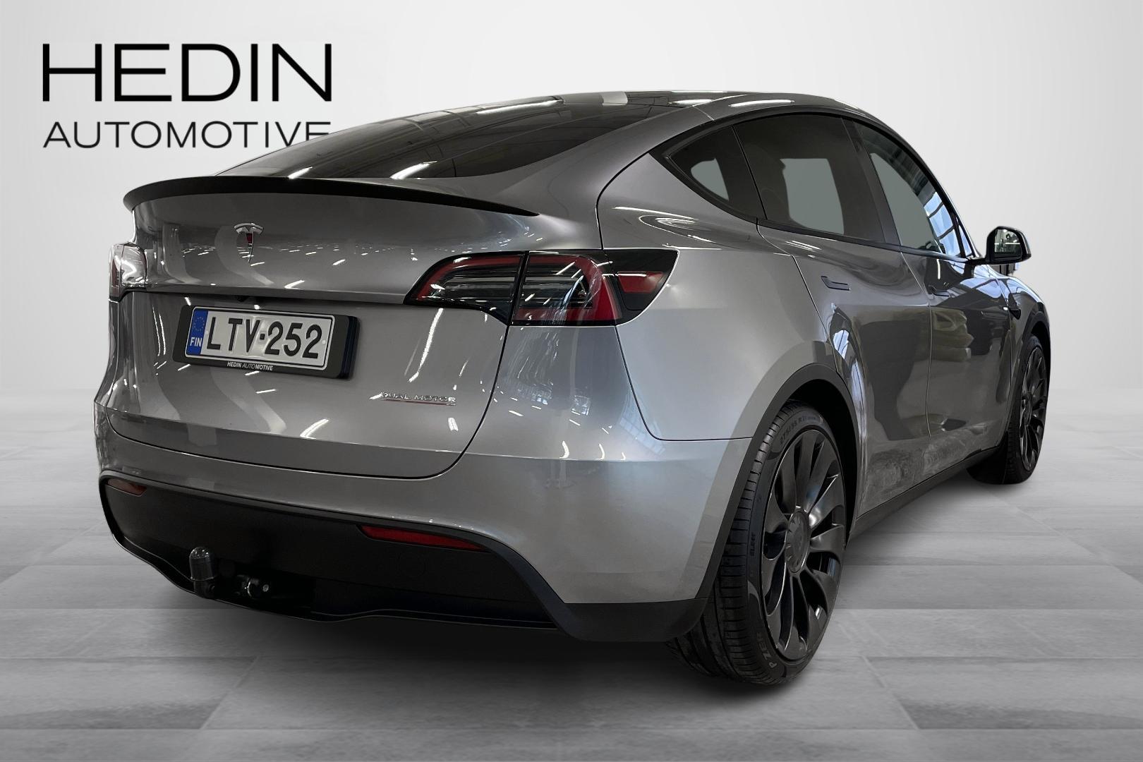 Tesla Model Y 2024