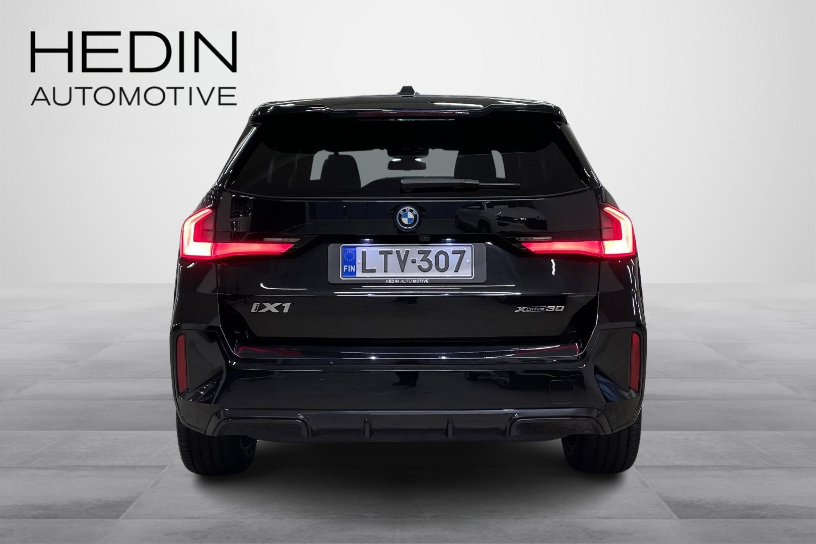 BMW iX1 2024