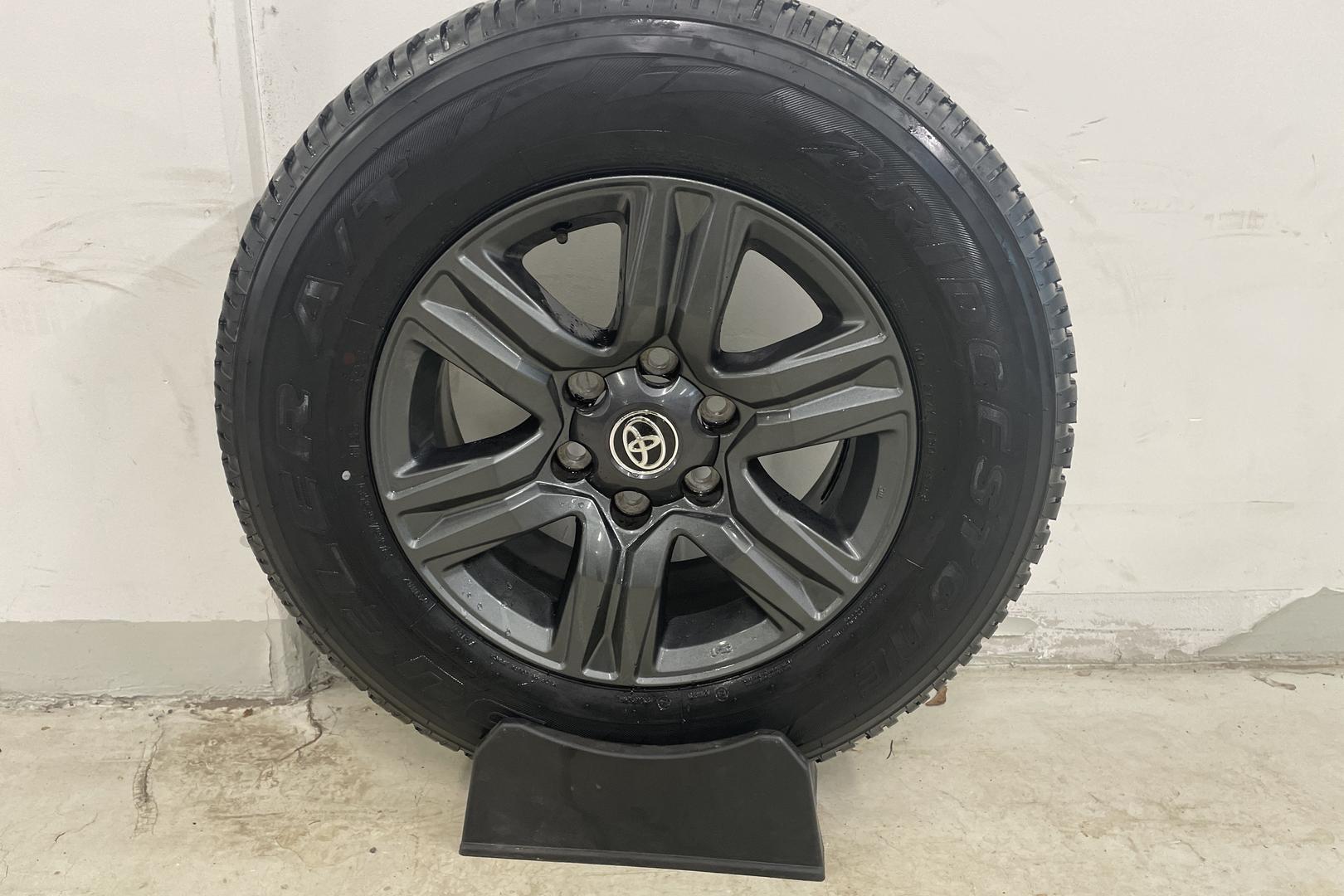 TOYOTA HILUX 2024