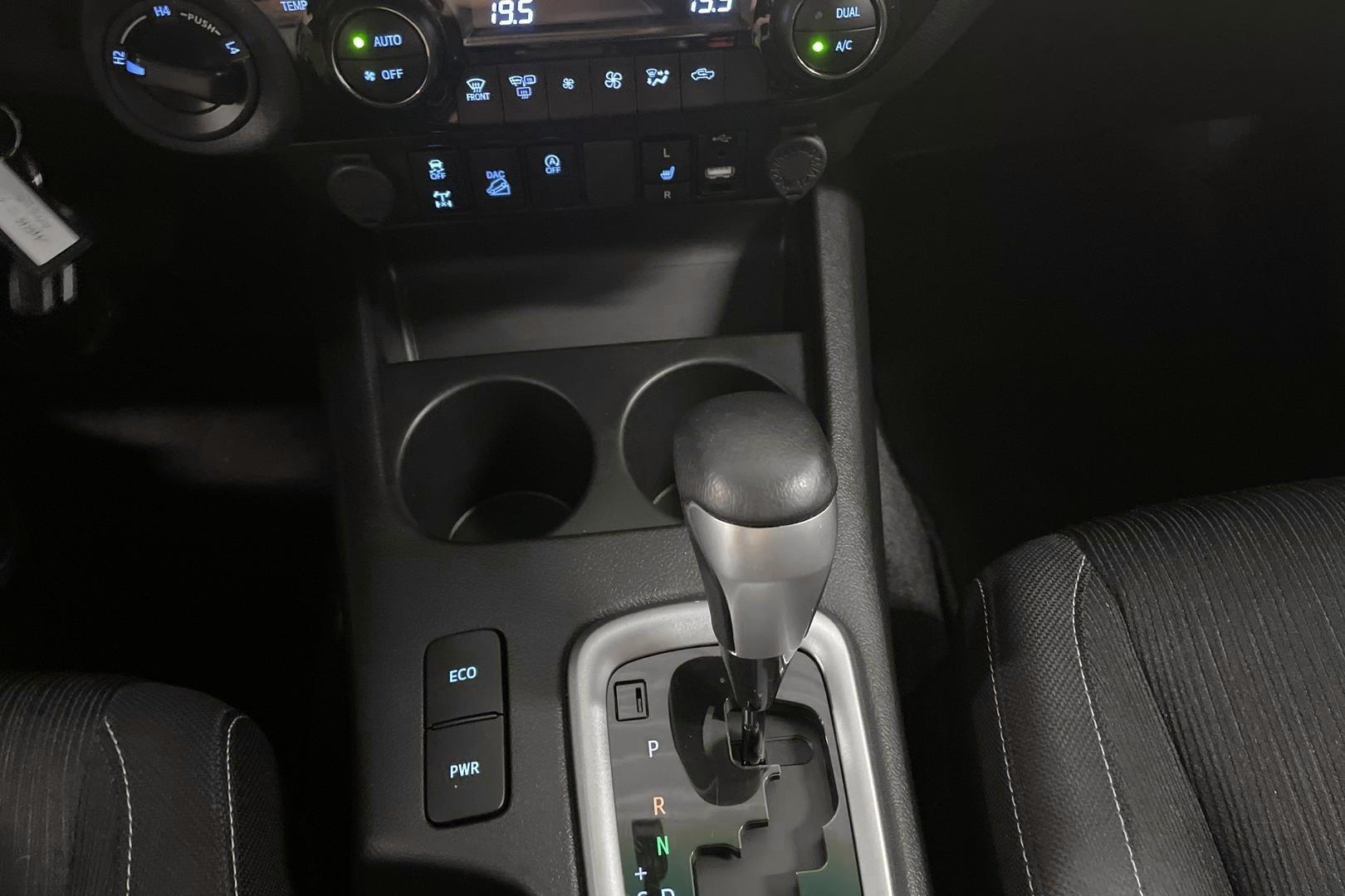 TOYOTA HILUX 2024