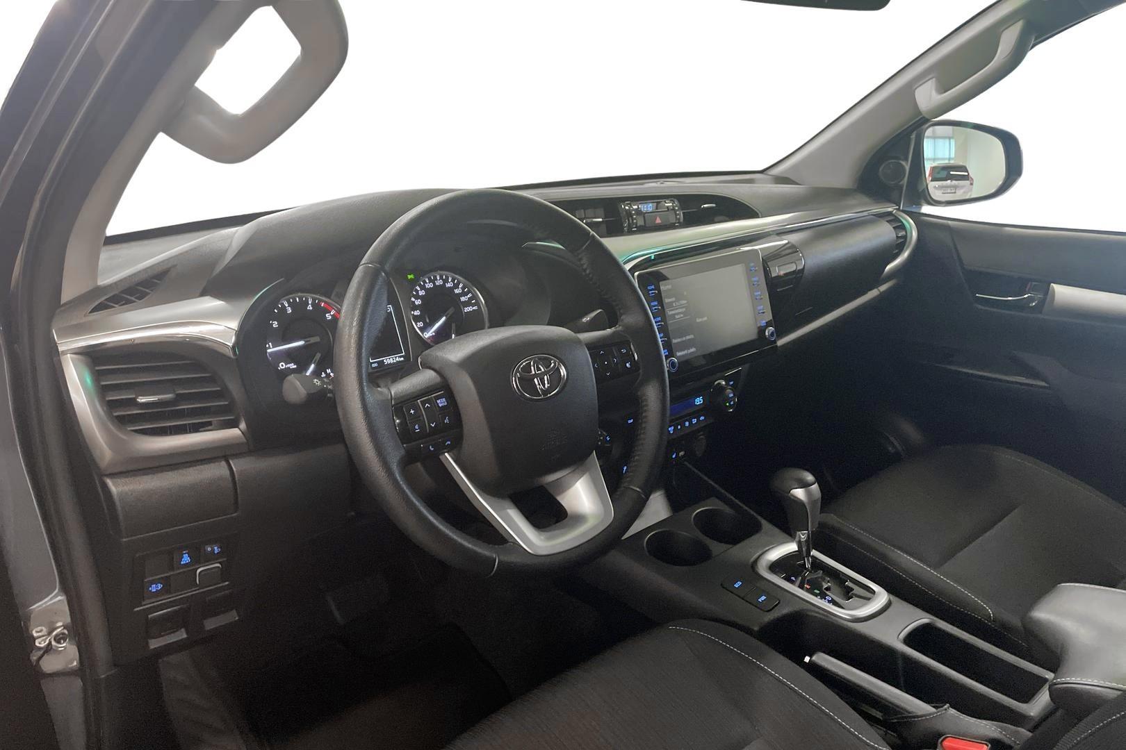 TOYOTA HILUX 2024