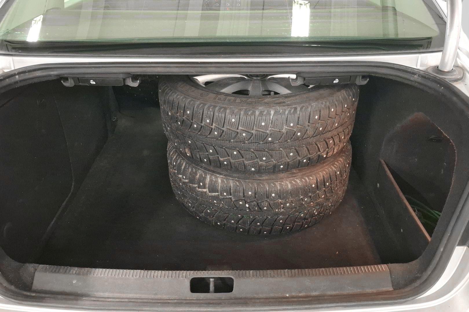 VOLKSWAGEN PASSAT 2012