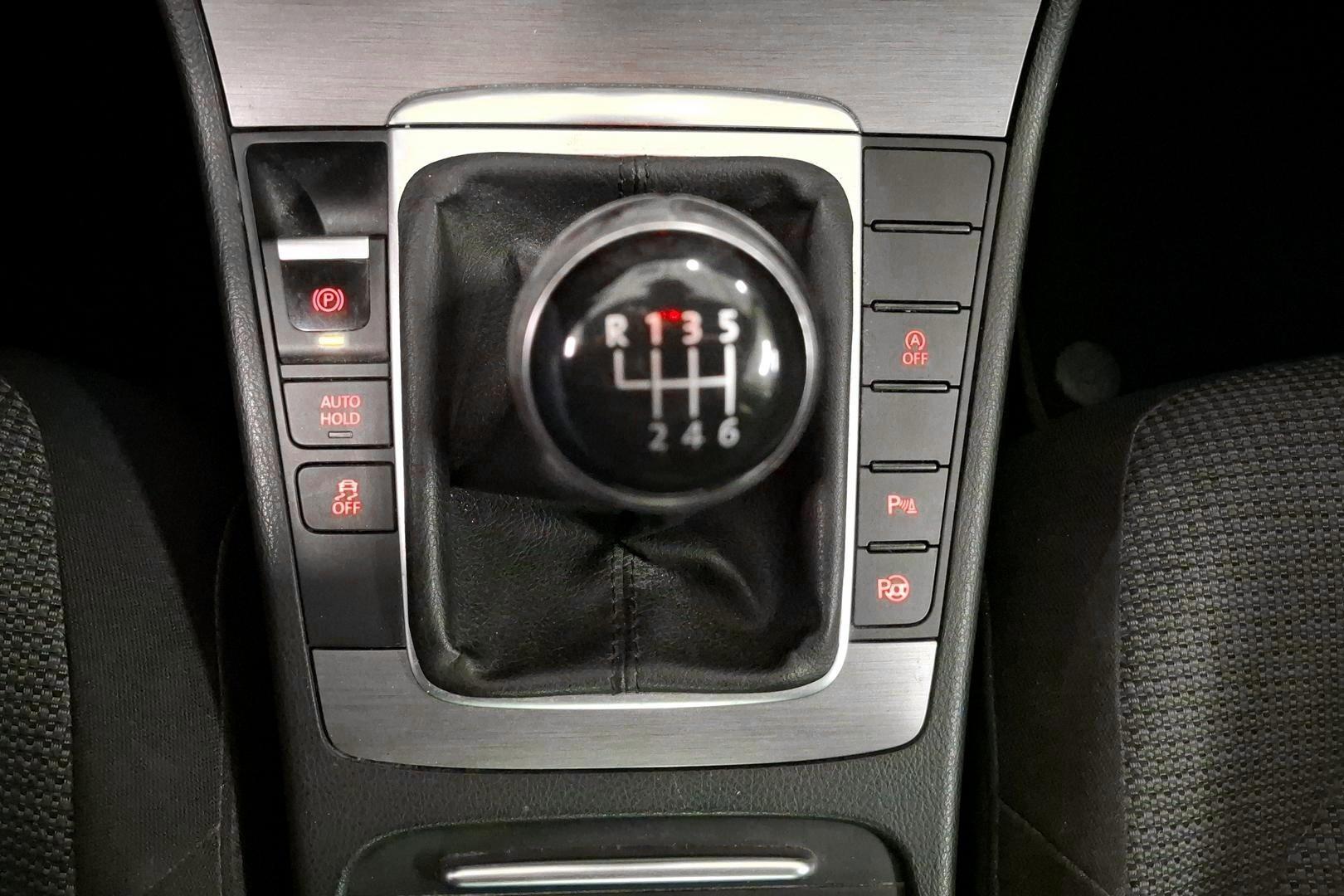 VOLKSWAGEN PASSAT 2012