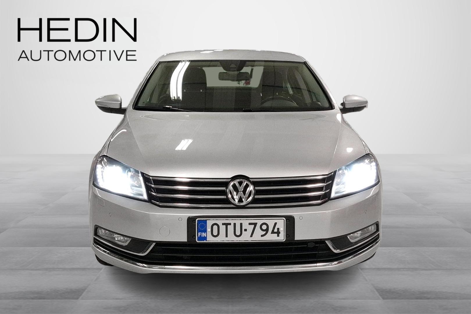 VOLKSWAGEN PASSAT 2012