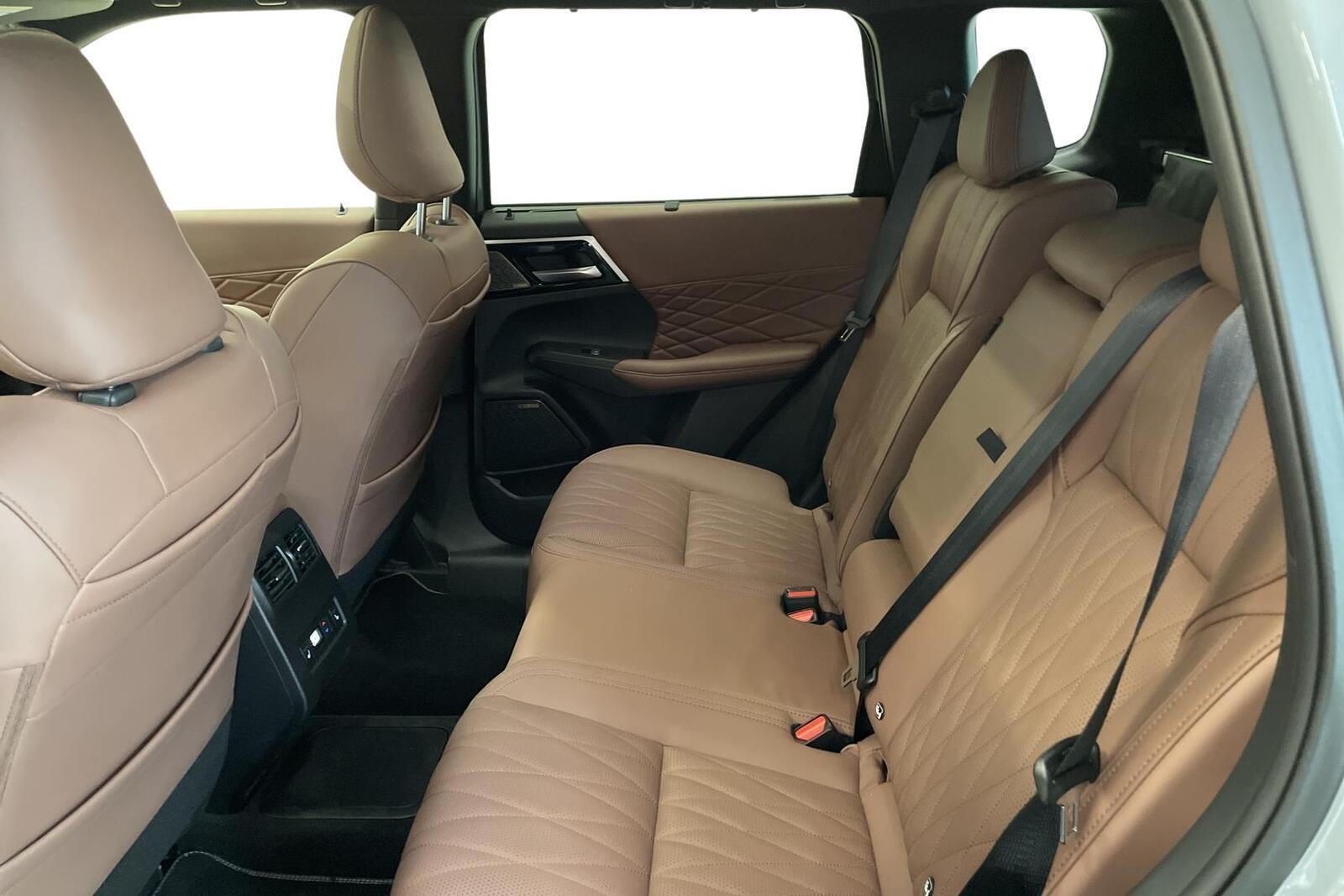 Mitsubishi Outlander 2025