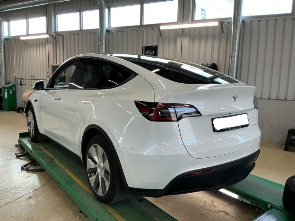 Tesla Model Y 2023