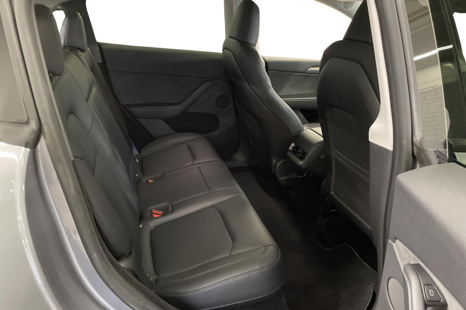 Tesla Model Y 2024