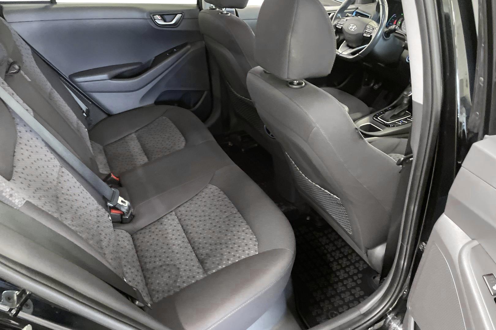Hyundai IONIQ plug-in 11