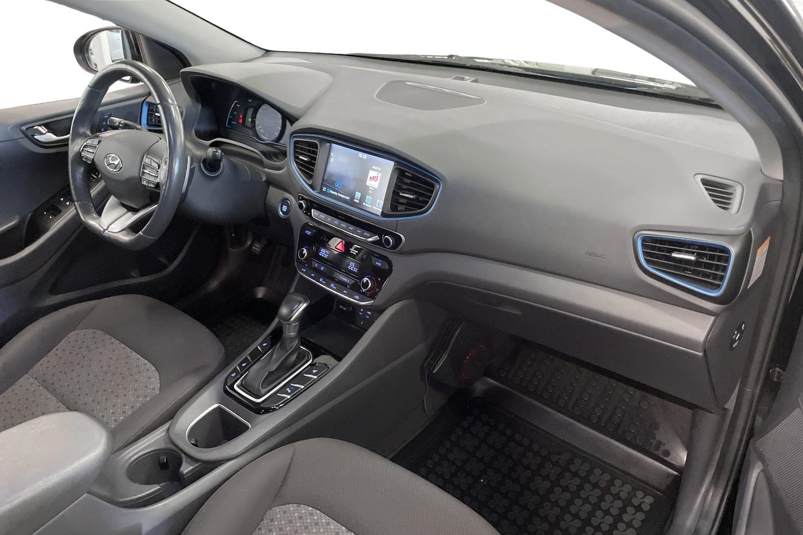 Hyundai IONIQ plug-in 12