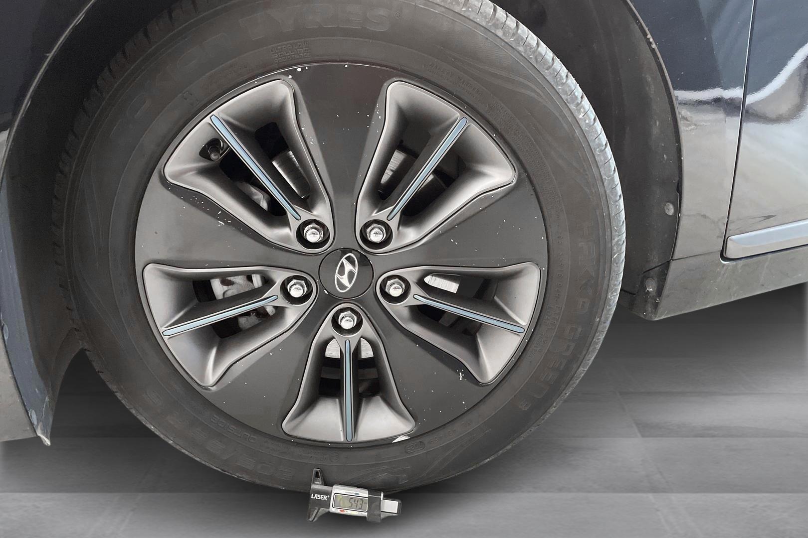 Hyundai IONIQ plug-in 15