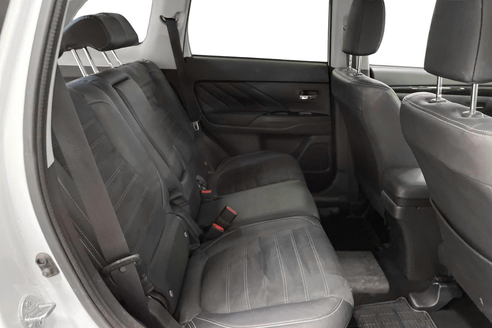 Mitsubishi Outlander PHEV 2016