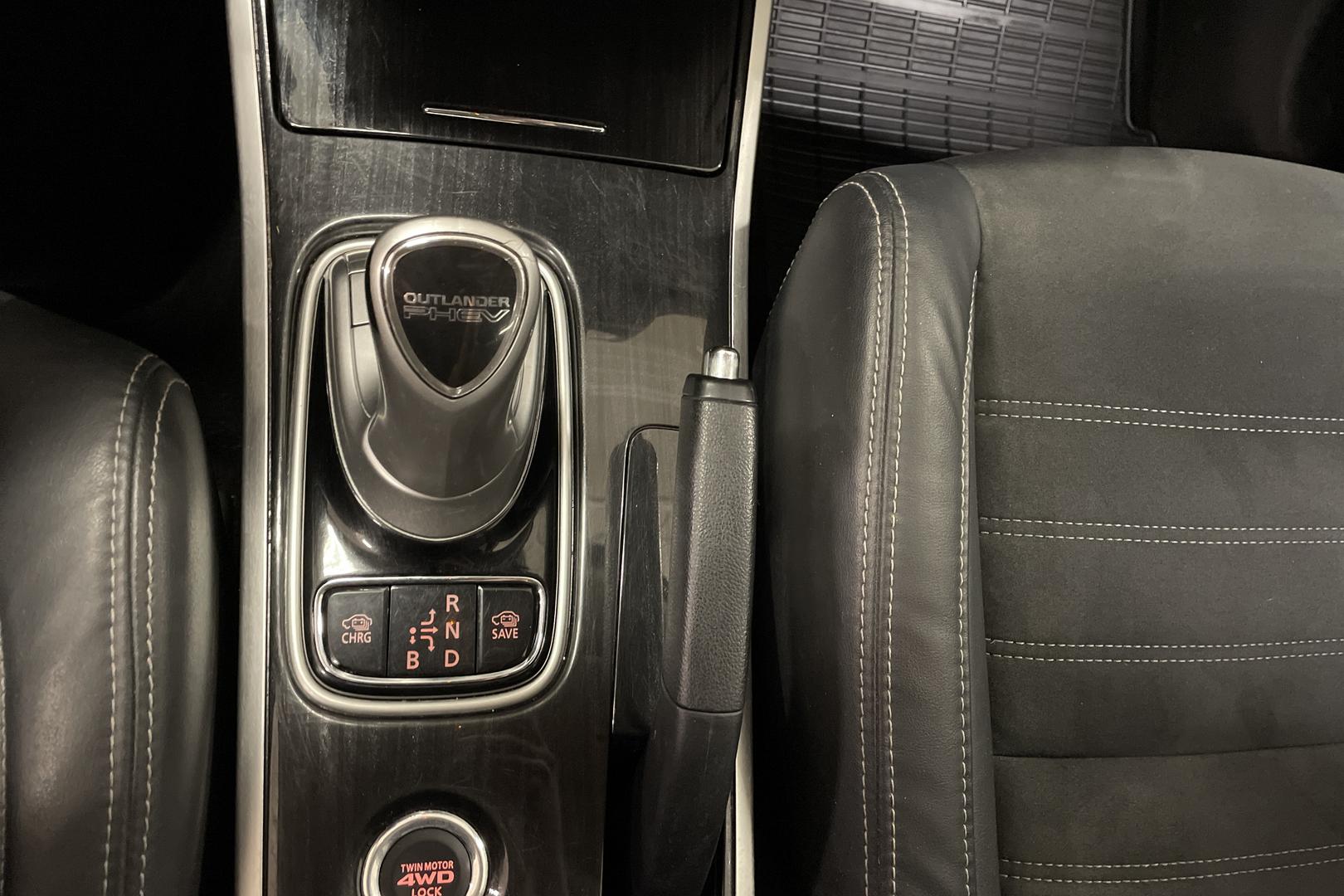 Mitsubishi Outlander PHEV 2016