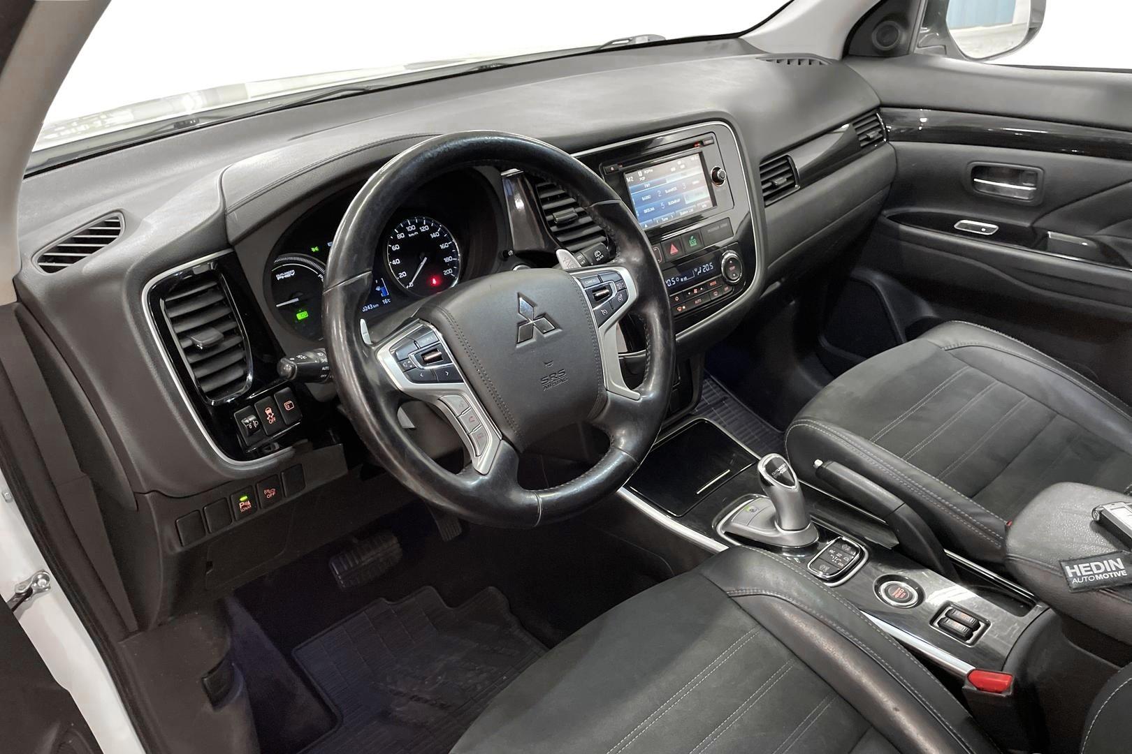 Mitsubishi Outlander PHEV 2016