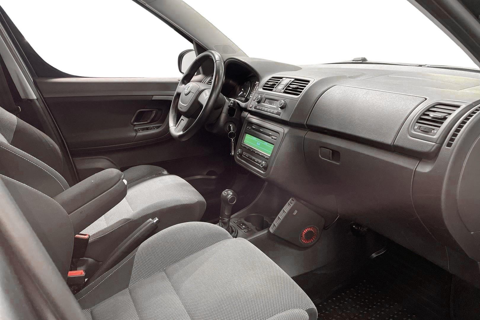 SKODA ROOMSTER 2012