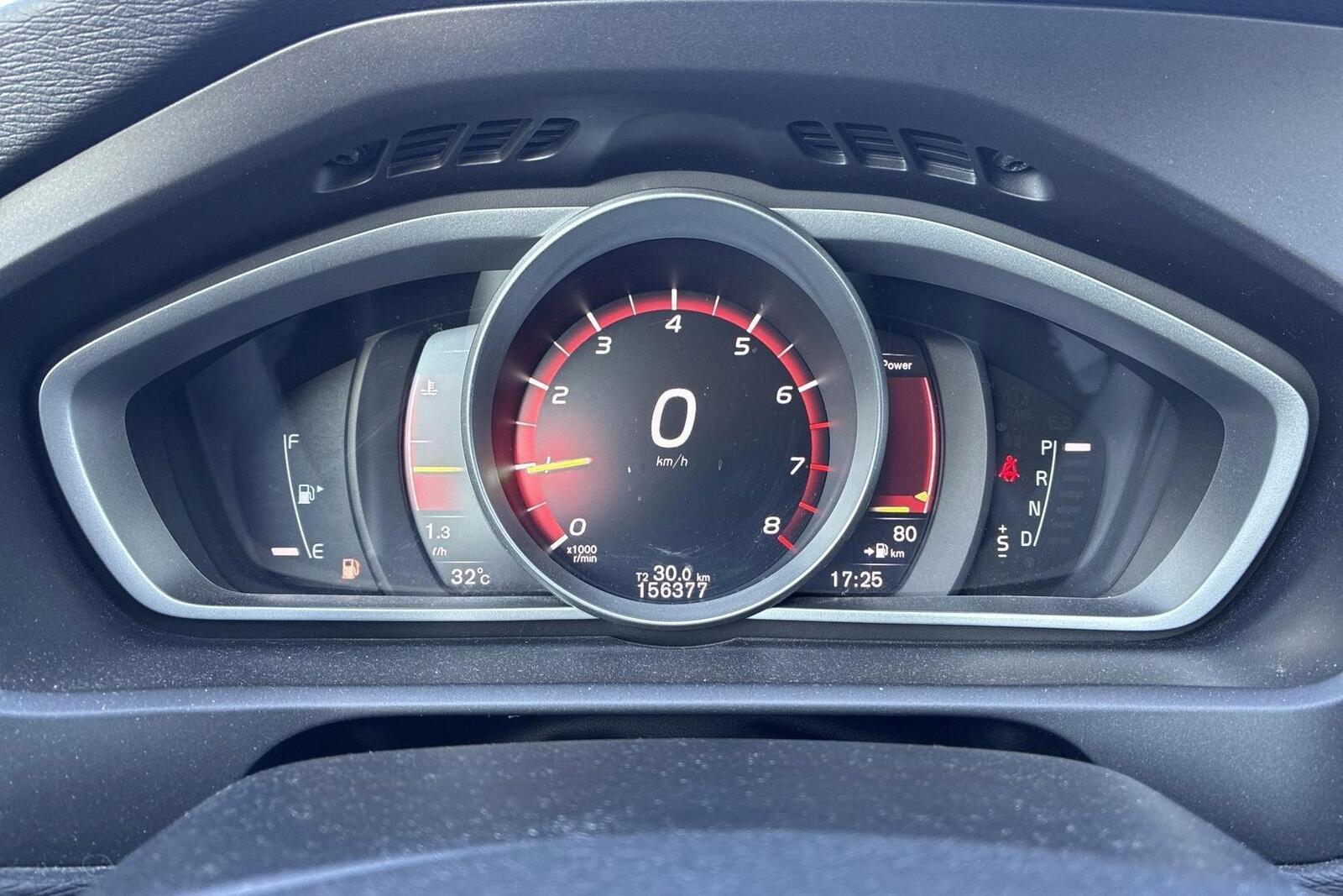 VOLVO V40 2018