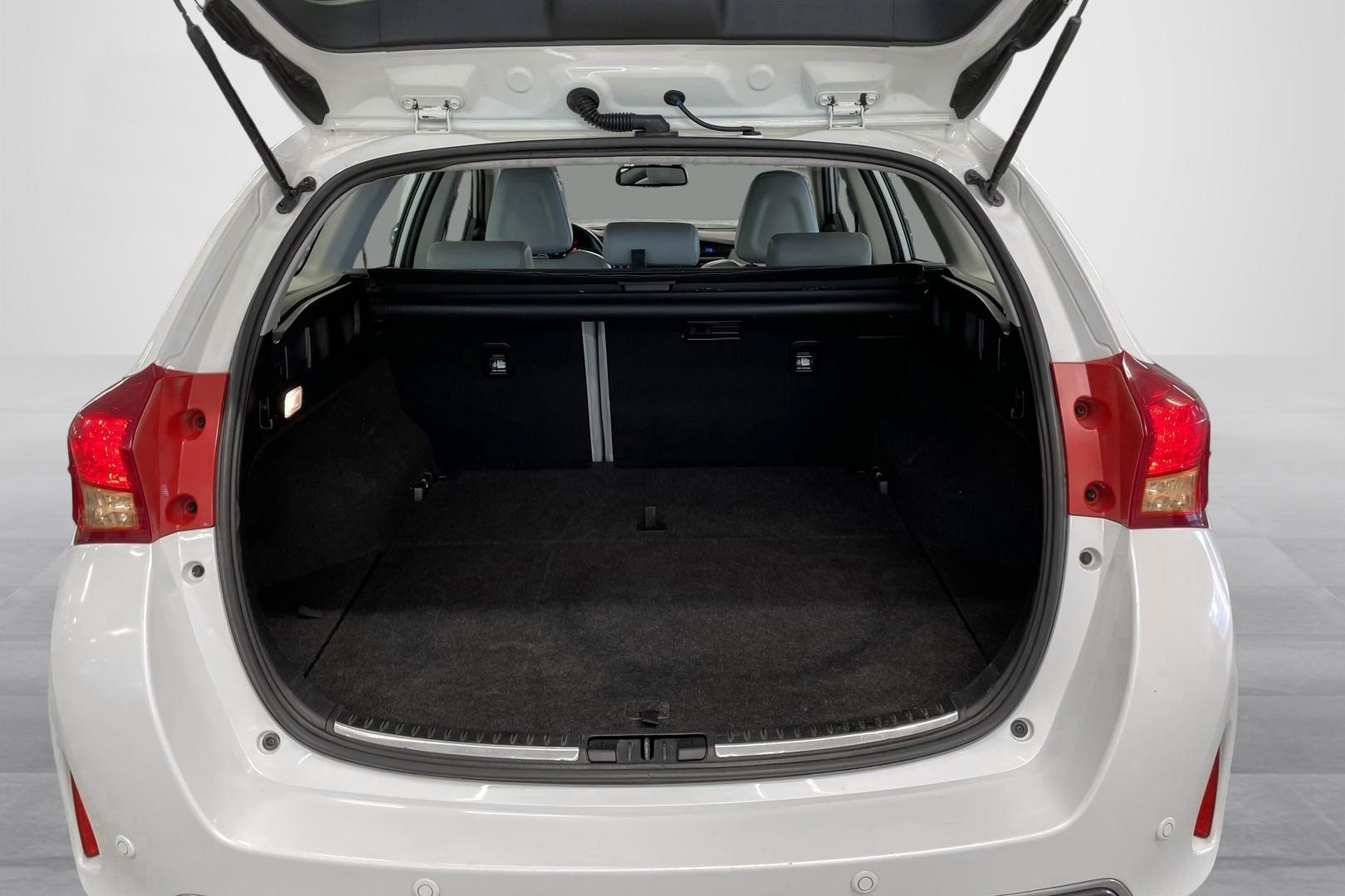 TOYOTA AURIS 10