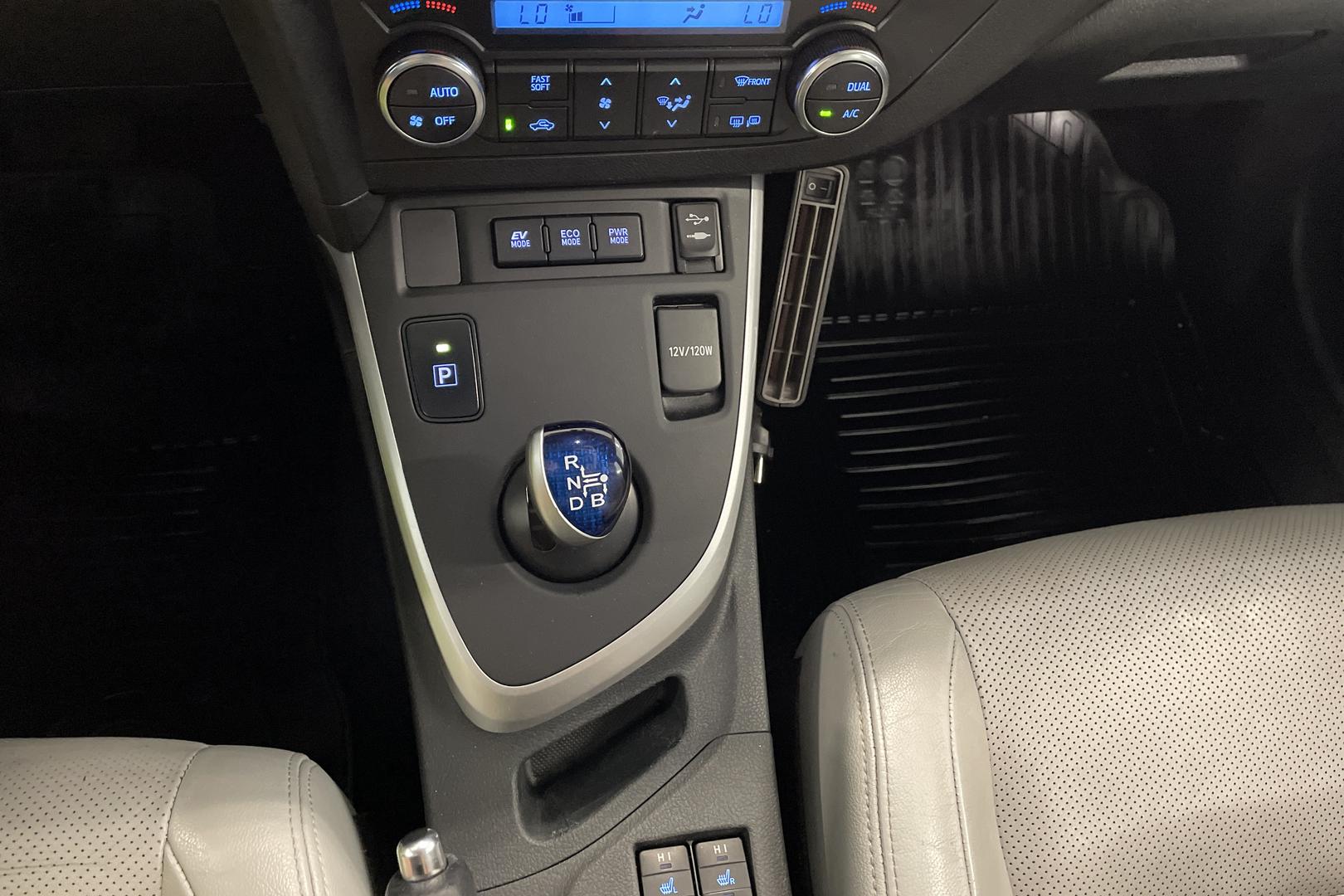 TOYOTA AURIS 19