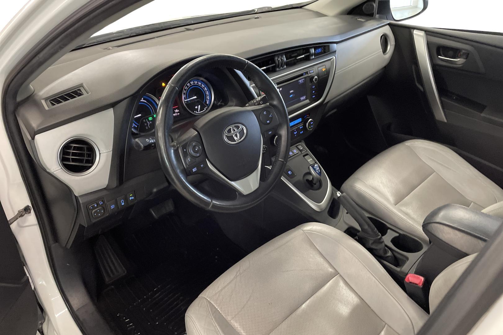 TOYOTA AURIS 7