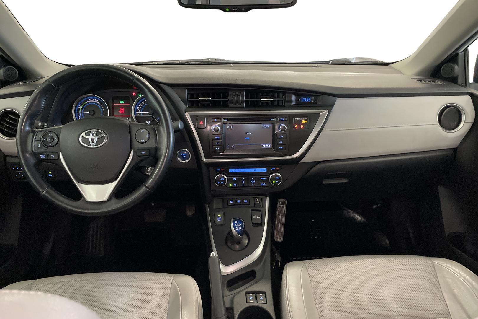 TOYOTA AURIS 8