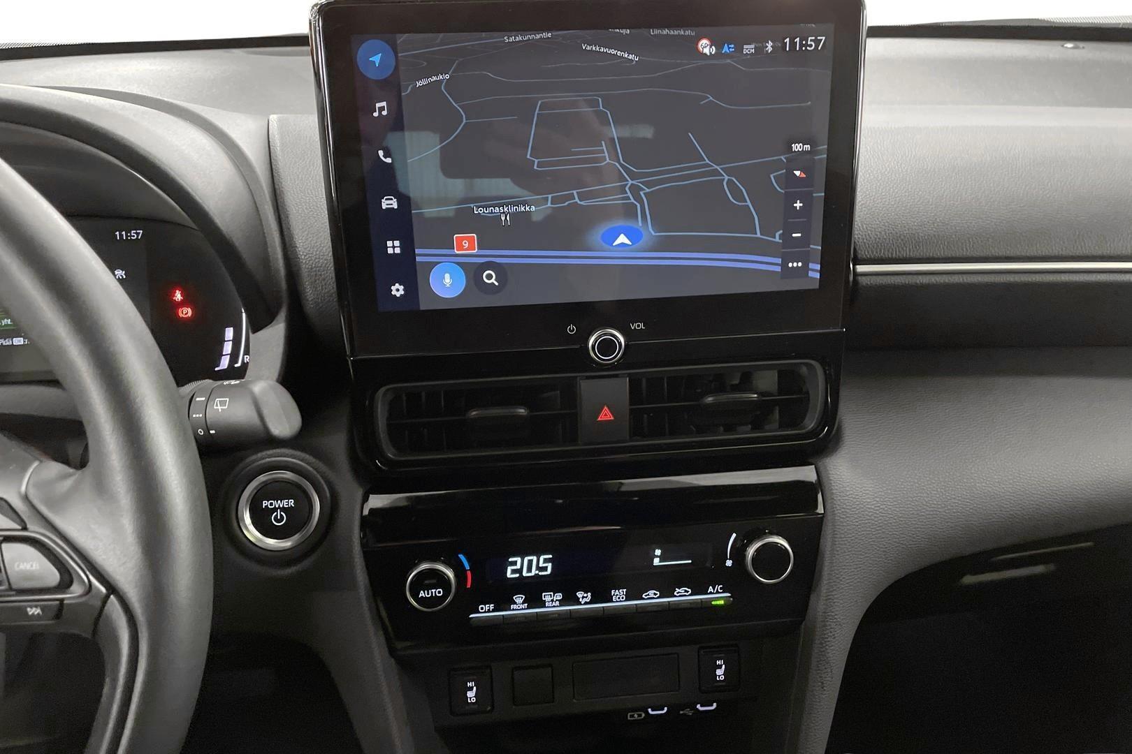 Toyota Yaris Cross 18