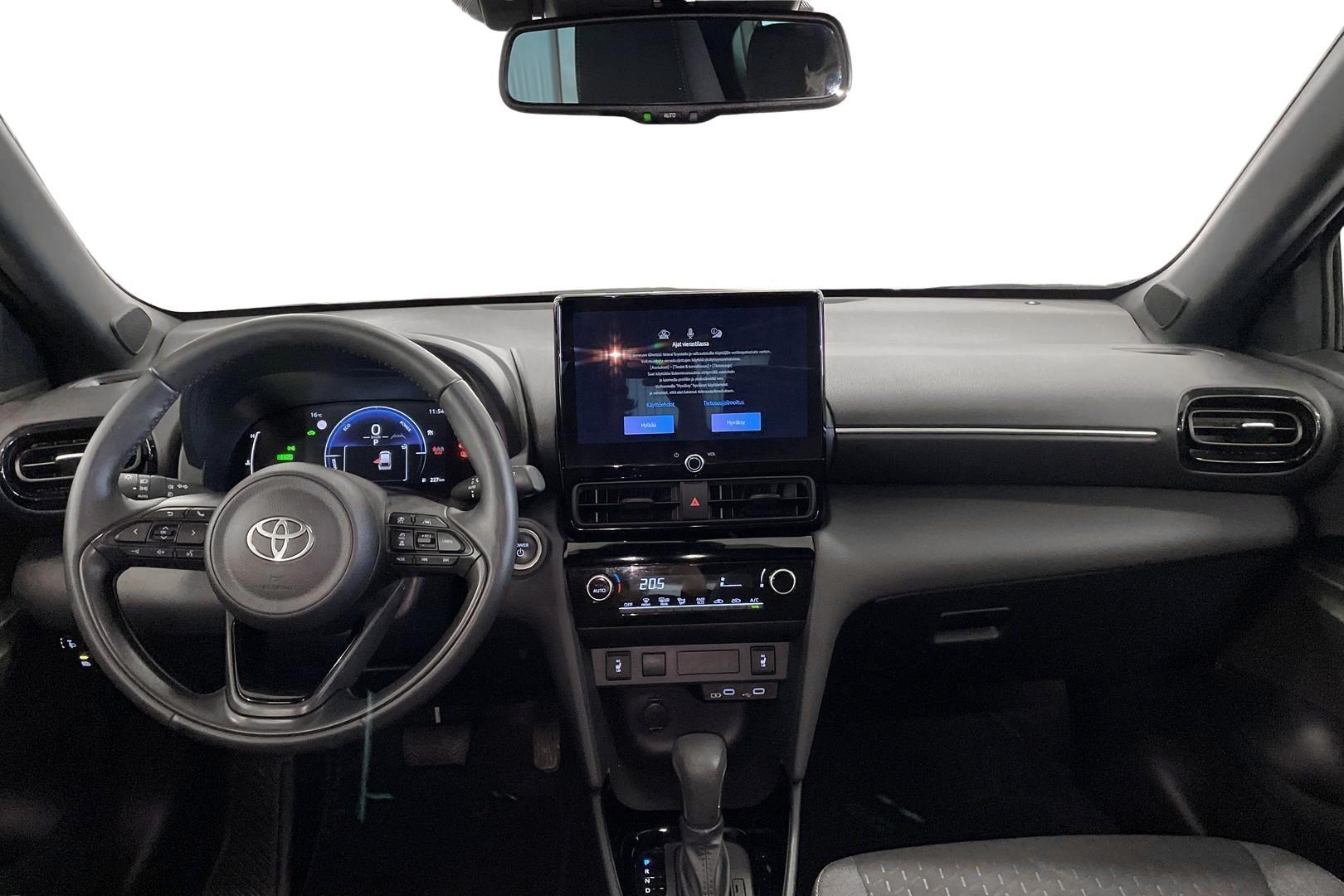 Toyota Yaris Cross 8