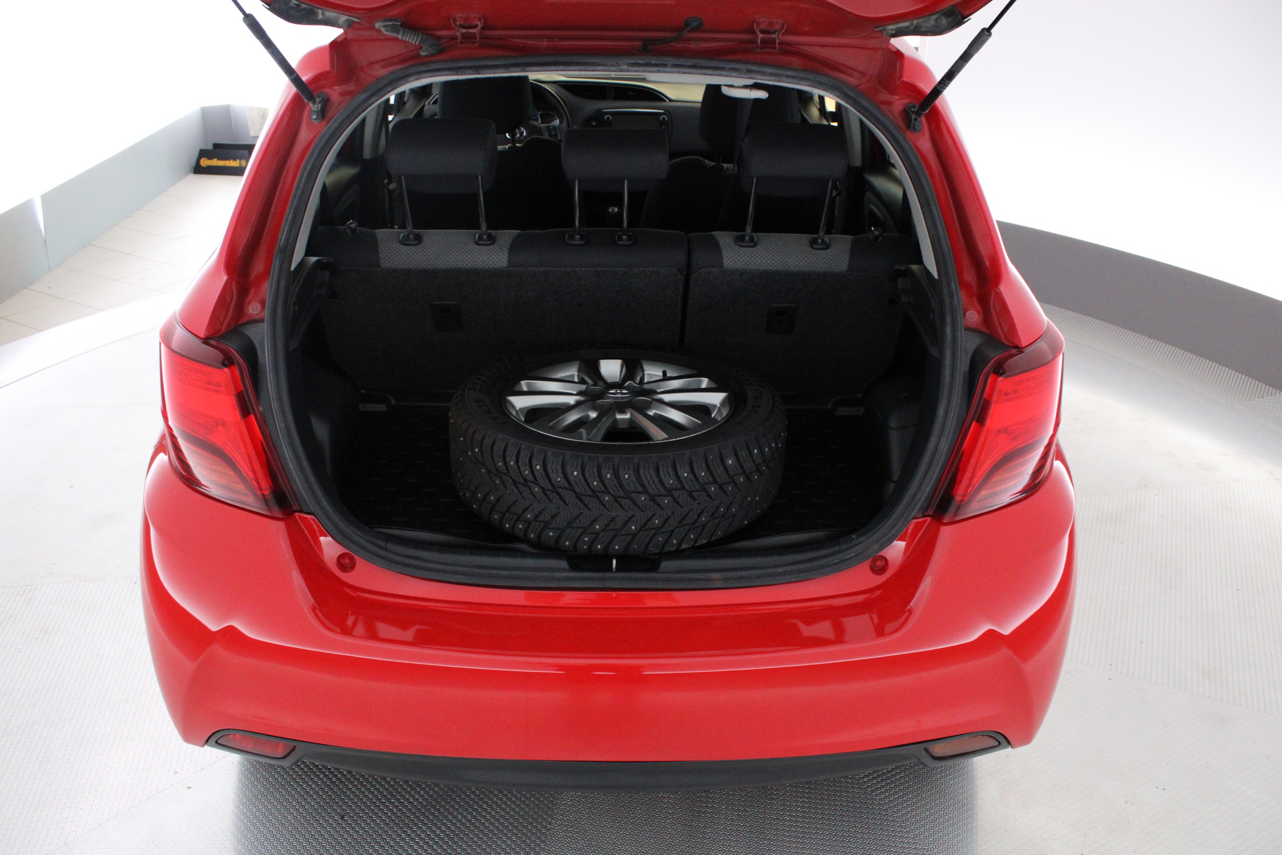 TOYOTA Yaris 2015
