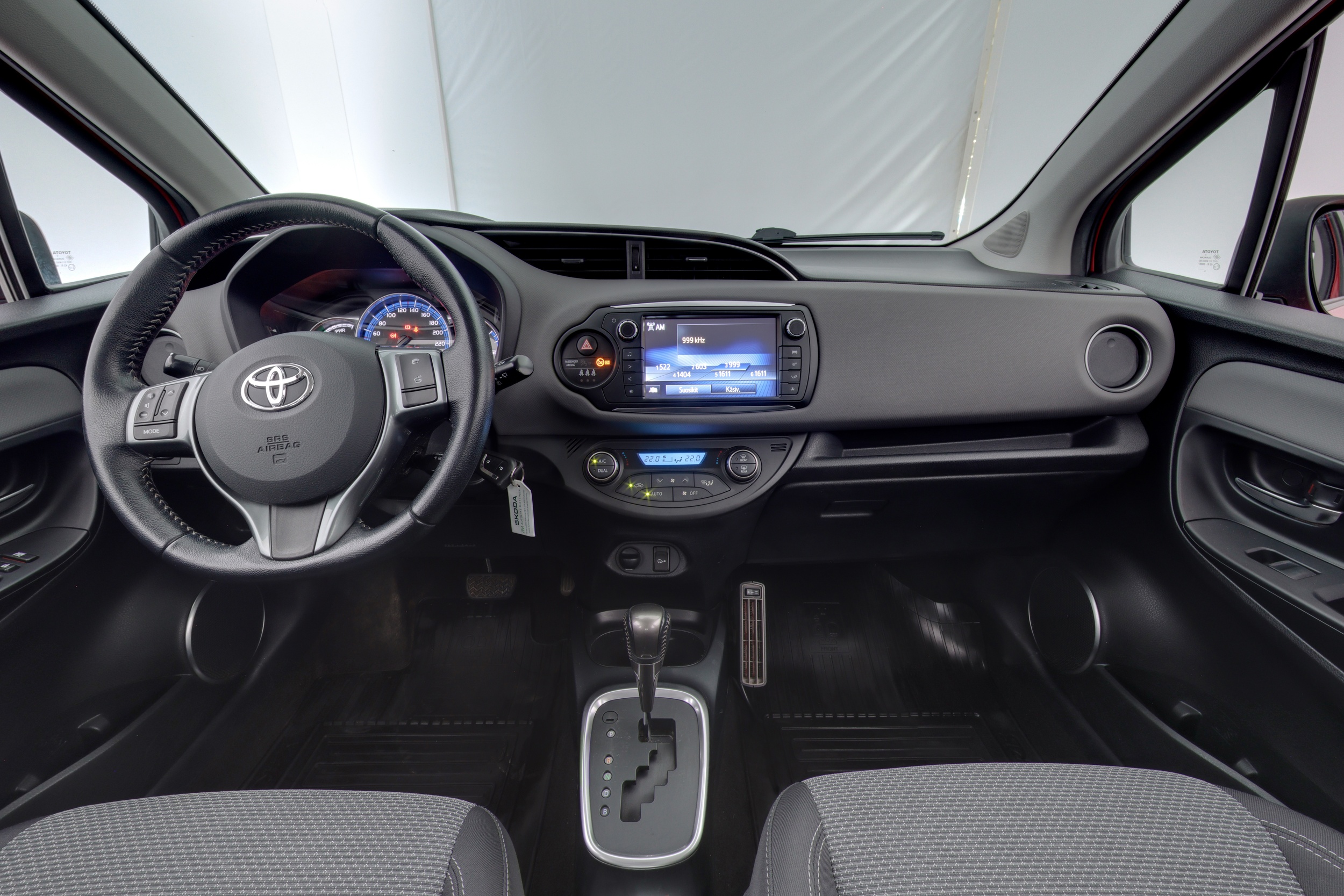 TOYOTA Yaris 2015