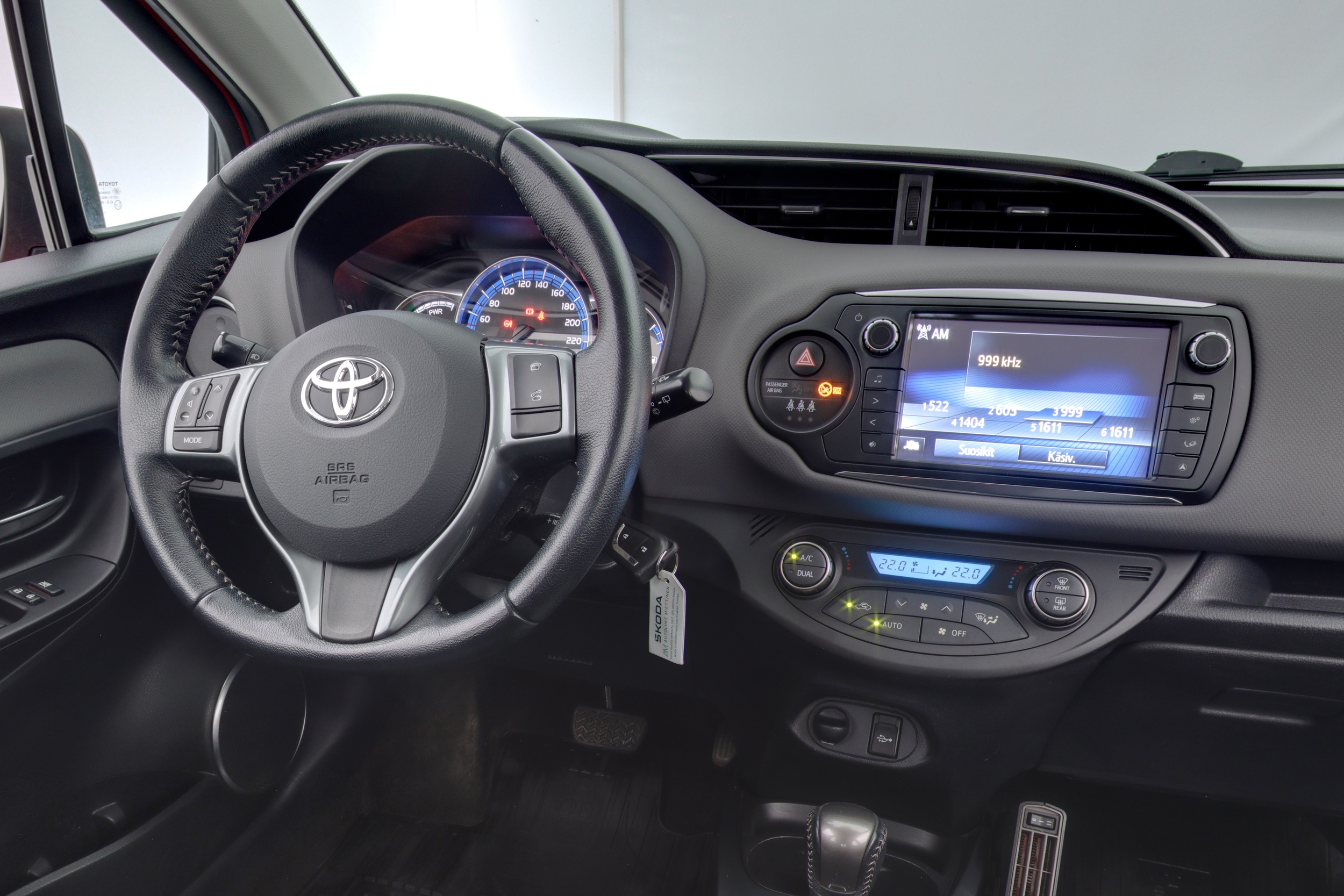 TOYOTA Yaris 2015