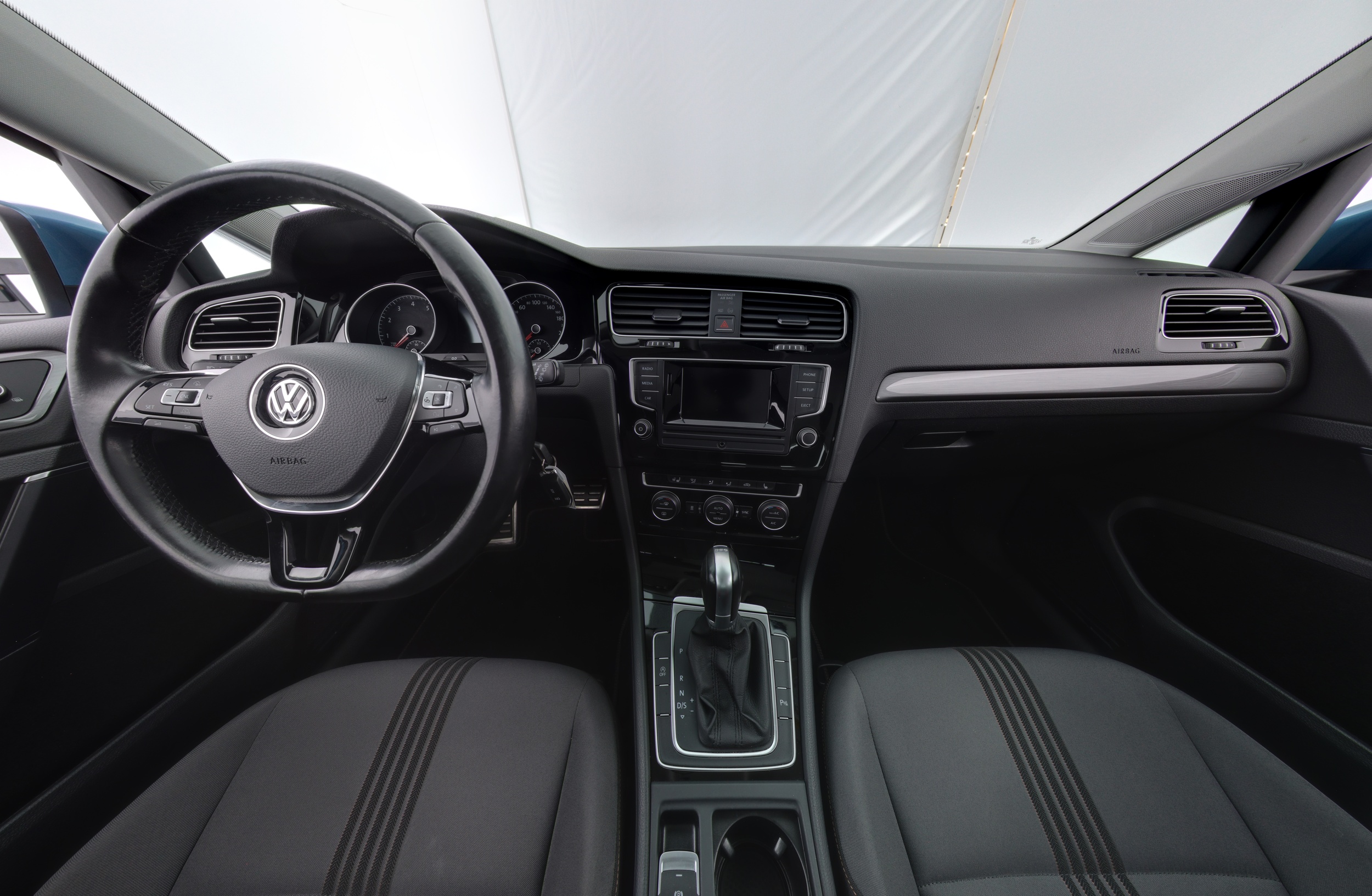 VOLKSWAGEN Golf 2016