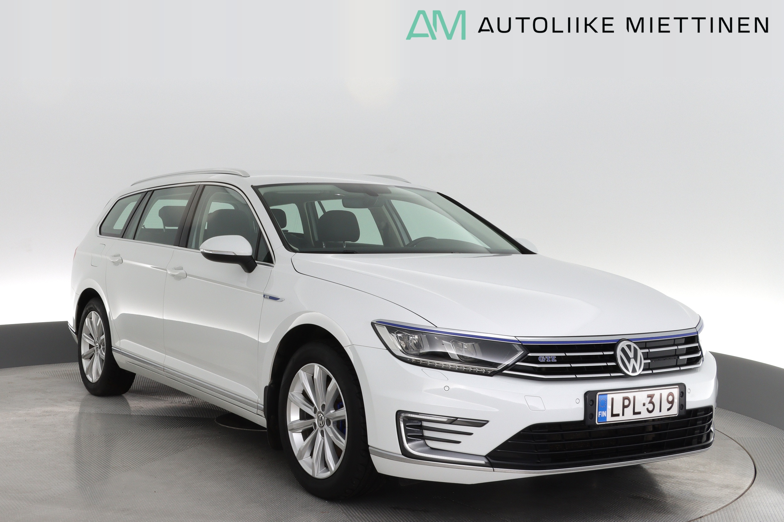 VOLKSWAGEN Passat 2018
