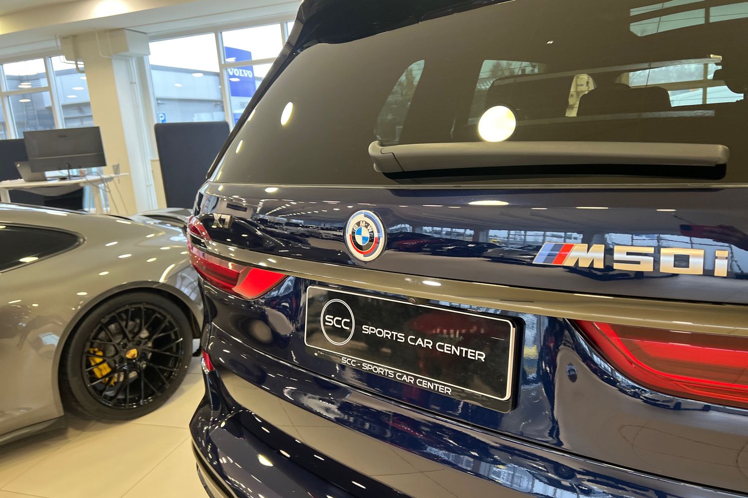 BMW X7 M50i // Individual väri / Individual verhoilu / Night Vision / ACC / Crafted Clarity / Laser / H&K