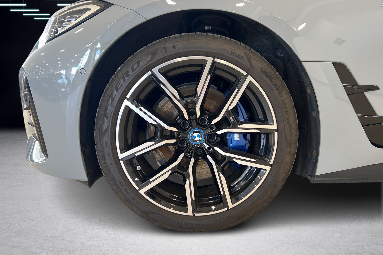 BMW i4 eDrive40 M-Sport / ACC / Comfort Access / 19" / HUD / Paranneltu äänentoisto / Muistipenkki / Nahat