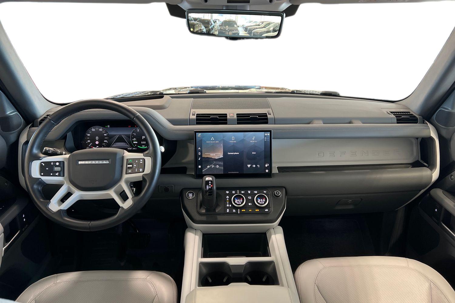 Land Rover Defender 2025